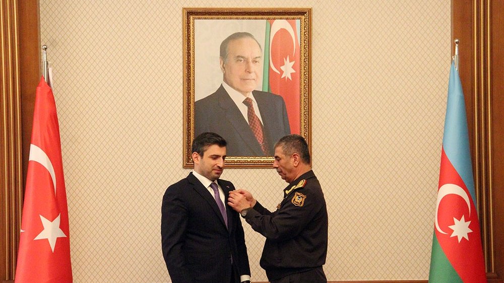 Azerbaijan’s Defense Minister meets with Chief Technology Officer of Baykar company