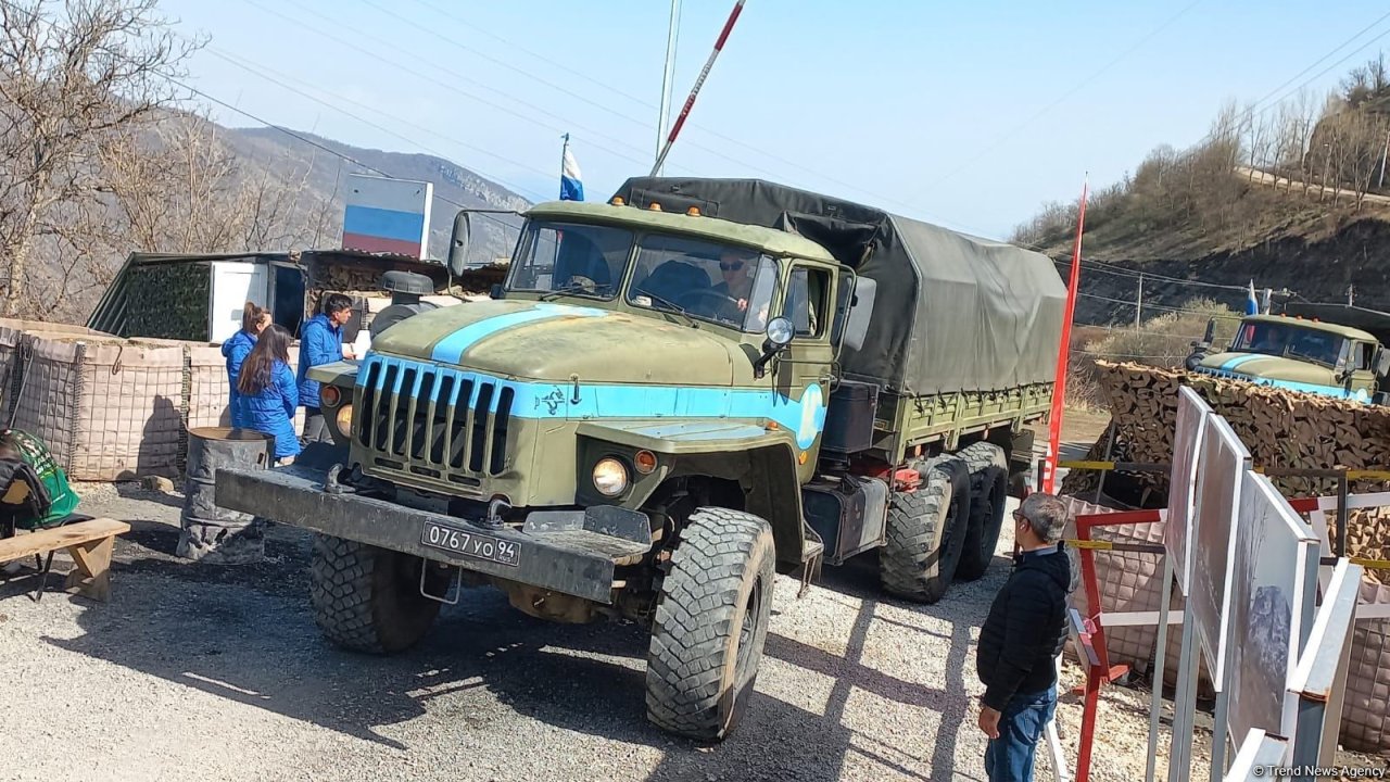 Convoy of Russian peacekeepers proceeds unhindered through protest area