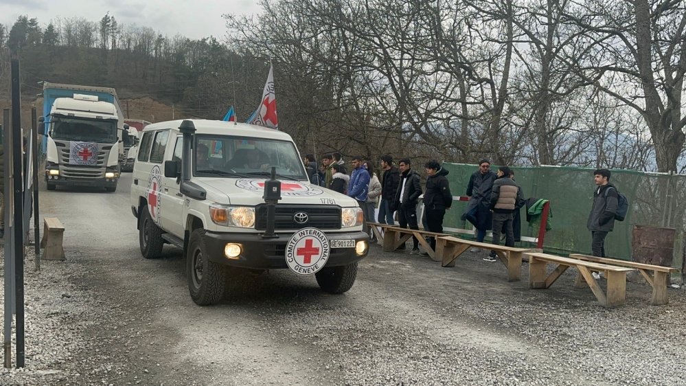 Aksiya ərazisindən keçərək Laçın istiqamətinə gedən BQXK-ya məxsus avtomobillər geri qayıdıb