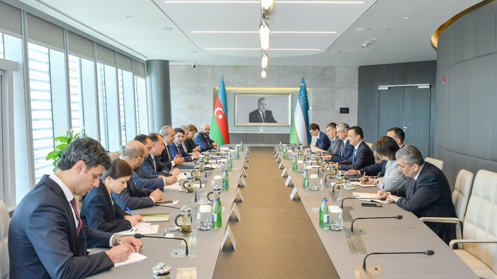 Azerbaijan, Uzbekistan discuss promotion of investments