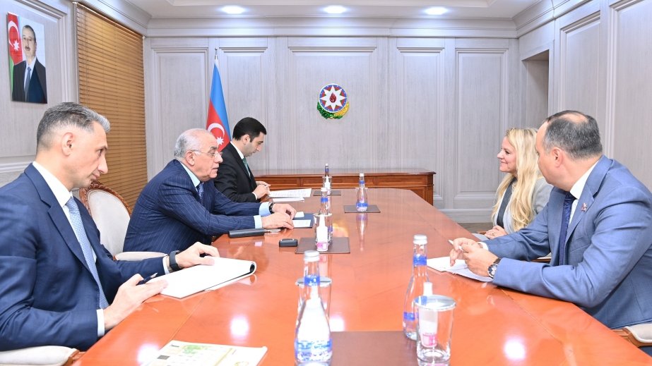 Azerbaijani PM meets with US SpaceX President