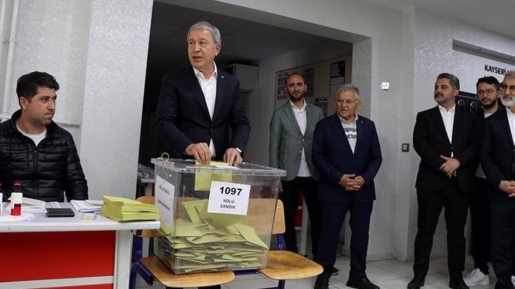 Bu seçki ölkəmizin gələcəyi baxımından mühüm töhfələr verəcək - Hulusi Akar