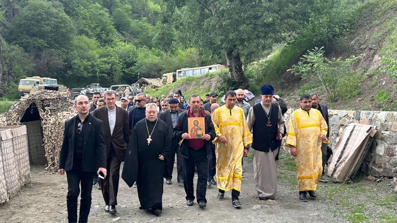 Azərbaycandakı xristian və yəhudi icmalarının rəhbərləri və üzvləri Xudavəng monastr kompleksini ziyarət ediblər (FOTO)