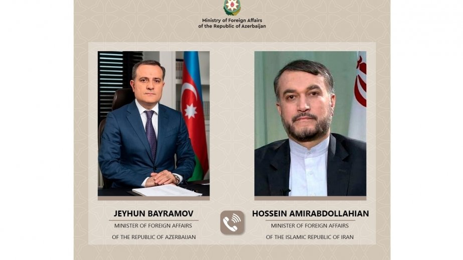 Azerbaijani, Iranian FMs talk over phone