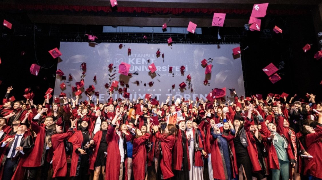 İstanbul Kent Üniversitesi’nde mezuniyet töreni gerçekleşti