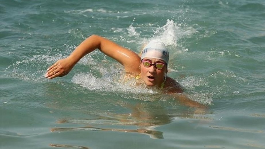 Aysu Turkoglu becomes 1st Turkish woman to swim across North Channel