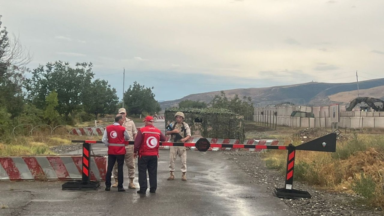 Azerbaijan Red Crescent Society holding talks with Russian peacekeepers on providing humanitarian aid to Armenians in Karabakh