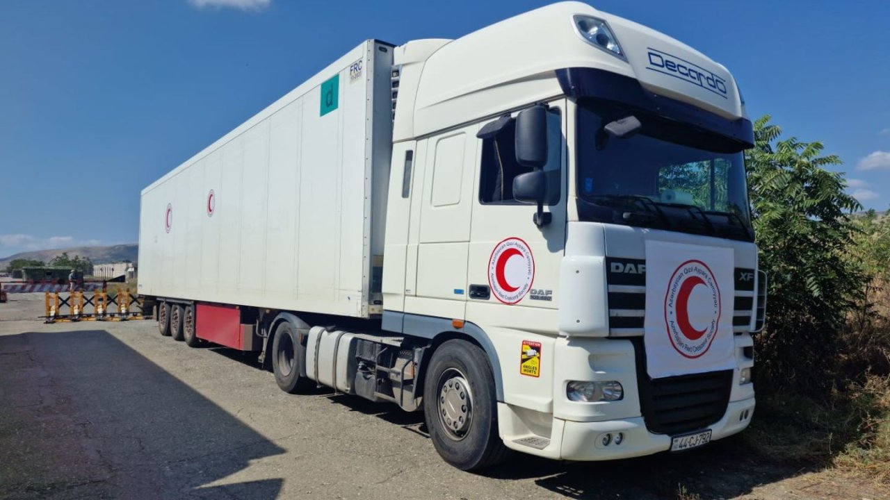 Convoy with 40 tons of flour sent from Baku awaits on Aghdam-Khankendi road for six day in a row