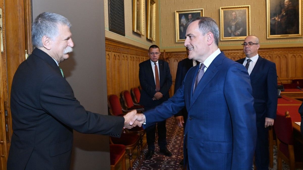 Azerbaijani FM meets Hungary's National Assembly Speaker