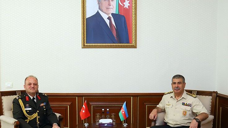 Azerbaijani defense minister receives Türkiye's new military attaché