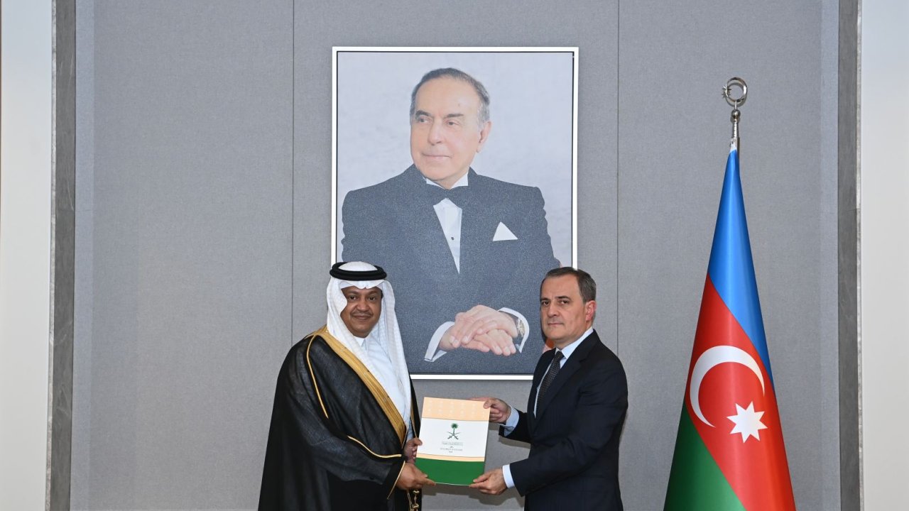 Ambassador of Saudi Arabia presents copies of his credentials to Azerbaijani FM