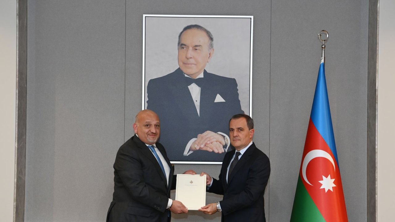 Azerbaijani FM meets new ambassador of Jordan