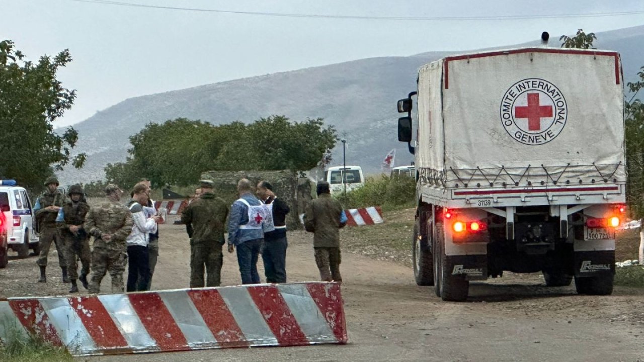 ICRC food cargo vehicles passed freely along the Aghdam-Khankendi road