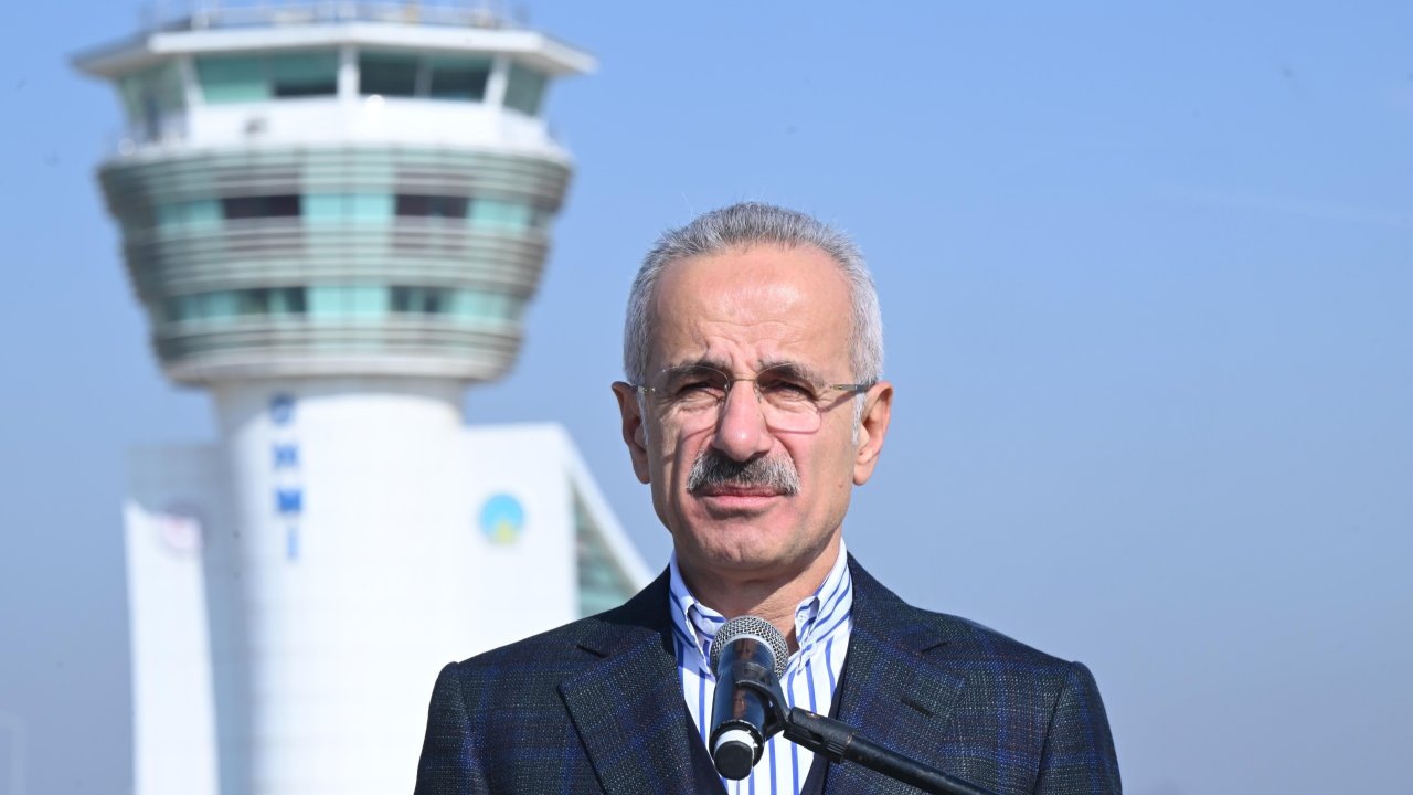 Uraloğlu: 11 ayda hava yolu ile seyahat eden yolcu sayısı 199 milyonu geçti