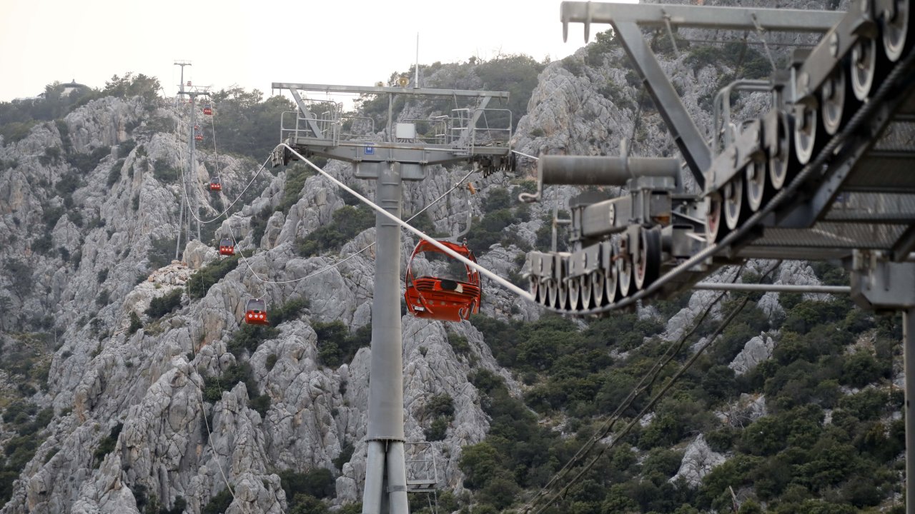 Kazanın yaşandığı teleferiğin 36 kabini 5 gün sonra yere indirildi