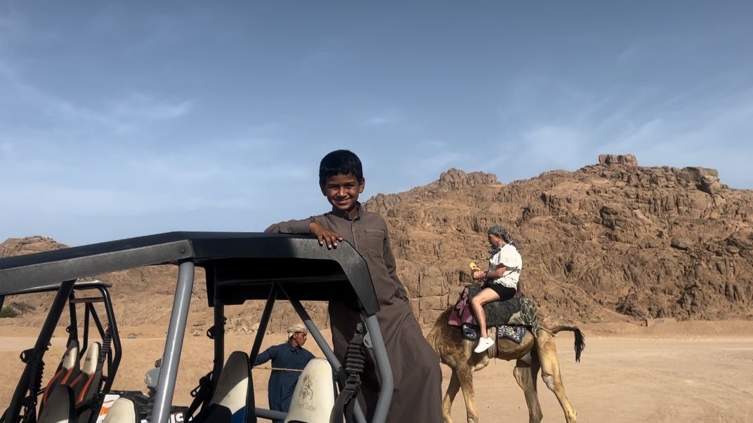 Mısır’da kum tepelerinin arasında Çöl safarisi