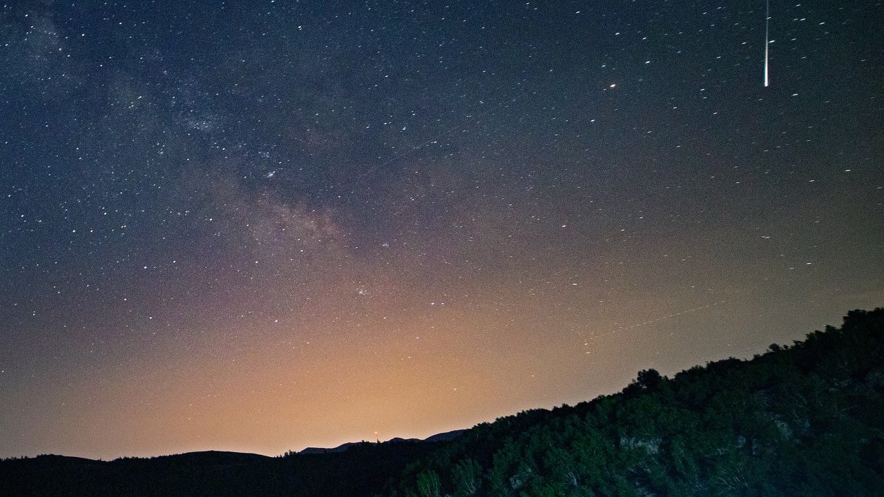 Nemrut Krater Gölü kenarında Perseid meteor yağmurunu gözlemlediler