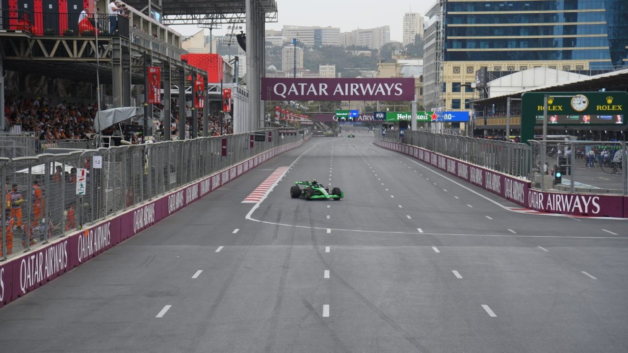 Bakıda "Formula 1" komandalarının üçüncü sərbəst yürüşləri başladı