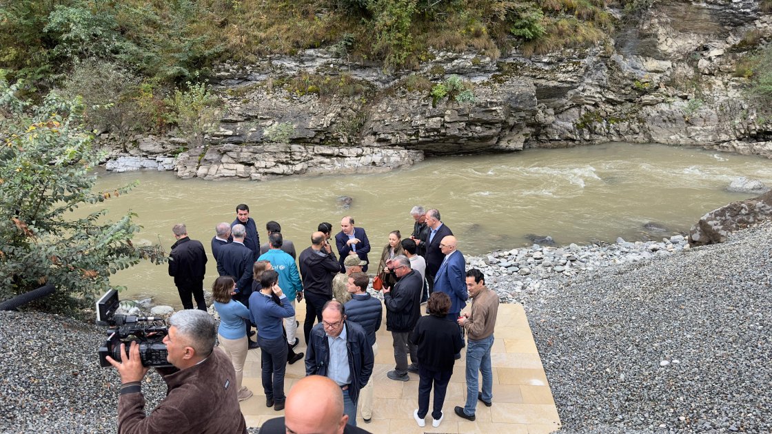 Azərbaycandakı xarici diplomatlar Kəlbəcərdə “Yuxarı Vəng” SES-də və Xudavəng monastırında olublar