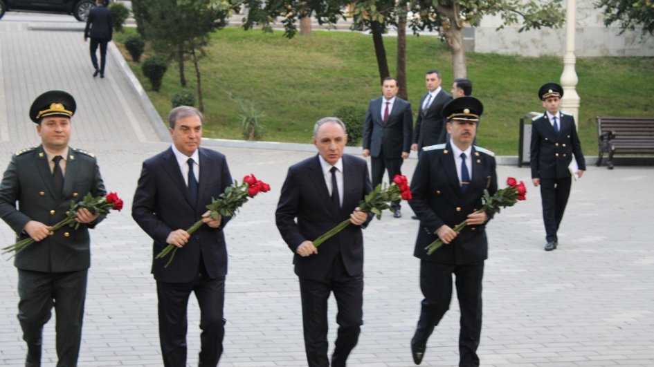 Baş prokuror Kamran Əliyev Gəncədə “Memorial Abidə Kompleksi”ni ziyarət edib