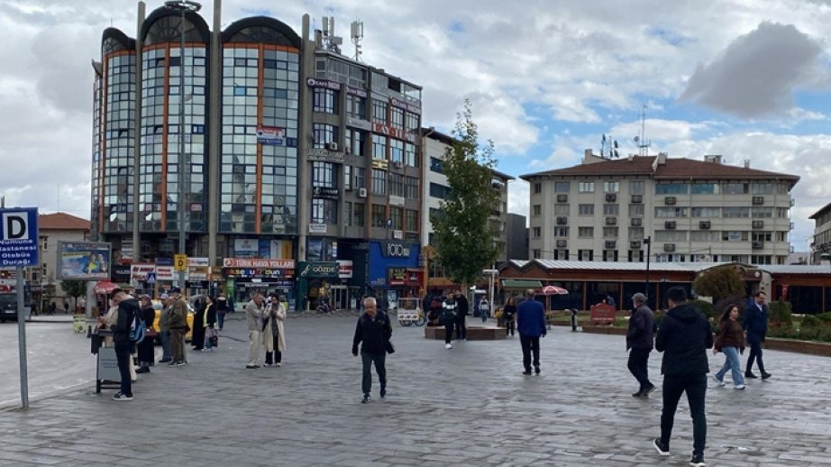 Türkiyə rəsmiləri Sivasda baş verən iki zəlzələdə tələfatın olmadığını bildiriblər