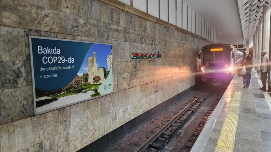 Metronun “Koroğlu” stansiyasında COP29 iştirakçılarının yolunu asanlaşdıran göstəricilər yerləşdirilir