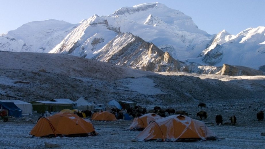 Zəlzələdən sonra turistlərin Comolunqmaya girişi qadağan edilib