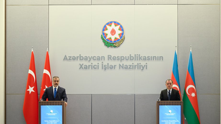 Azerbaijani and Turkish FMs hold discussions on implementation of decisions