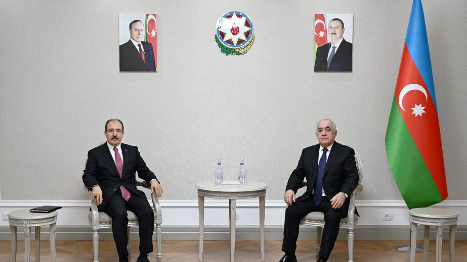 Azerbaijani PM meets with outgoing Turkish ambassador