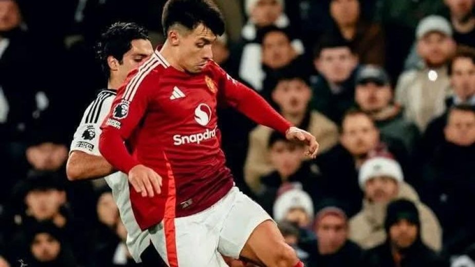 Fulham 0-1 Manchester United: Lisandro Martinez's deflected shot earns Ruben Amorim his fourth Premier League win as United boss