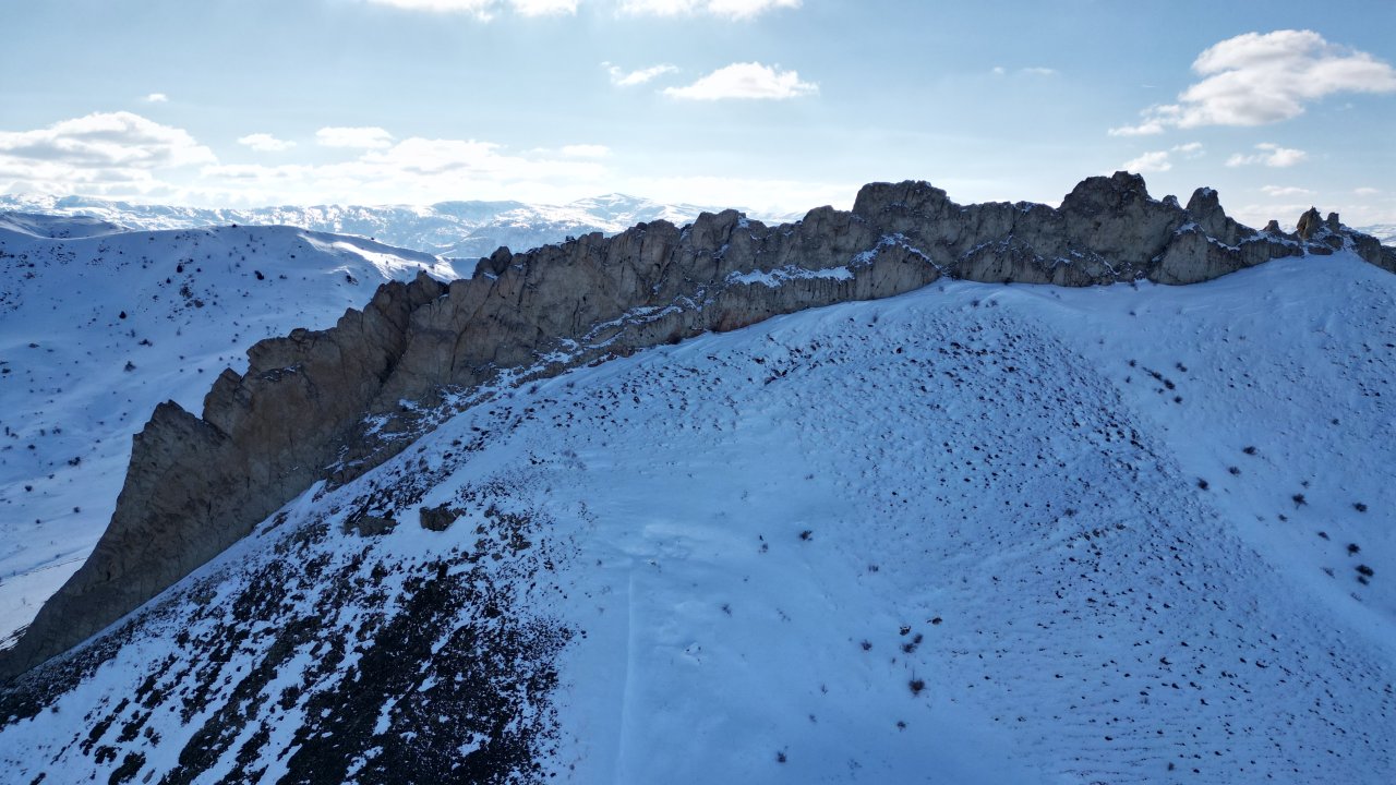 'Doğal Çin Seddi'nde 'kar' güzelliği