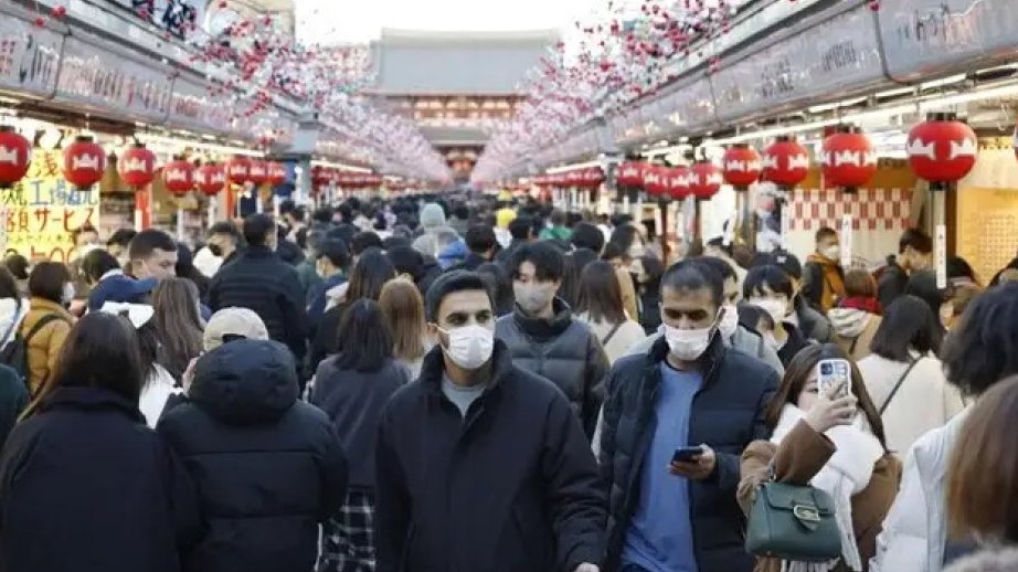 January foreign visitors to Japan surge 40% to monthly record 3.78 mln