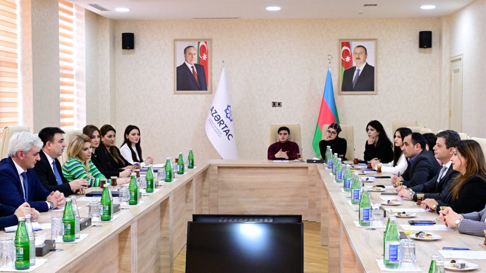 Baku State University’s journalism faculty management and group of students visit AZERTAC