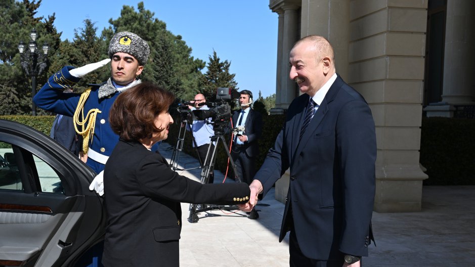 Şimali Makedoniya Prezidenti Qordana Silyanovska-Davkovanın rəsmi qarşılanma mərasimi olub FOTO